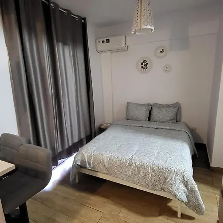 E Center Apartment *
